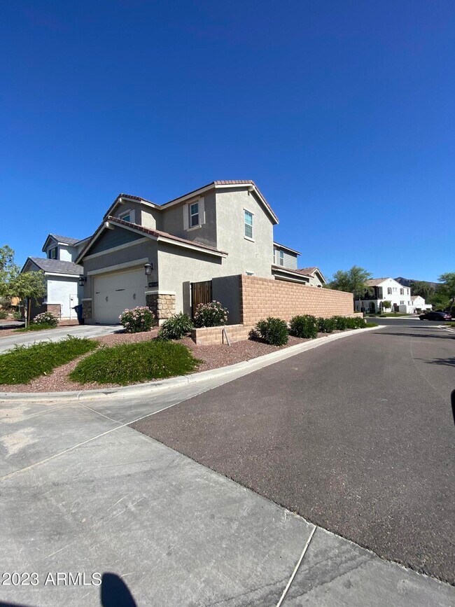 Building Photo - 21065 W Elm Way Ct