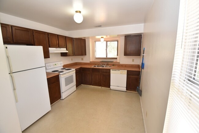 Building Photo - 1050 Mazatlan Cir