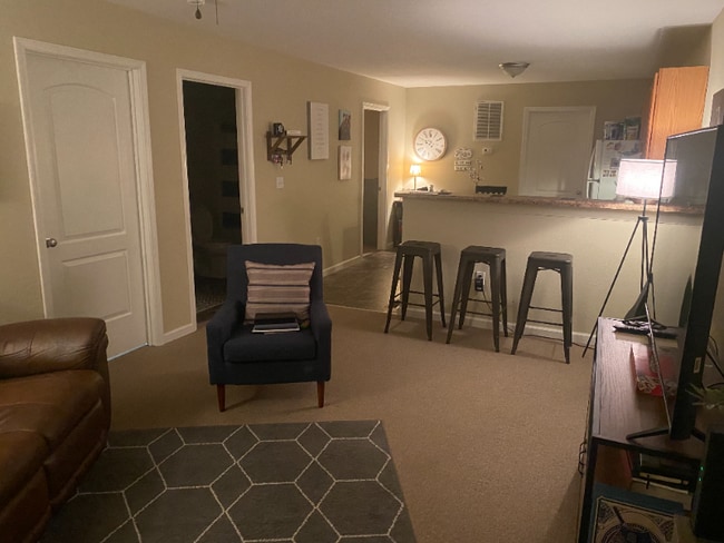 Building Photo - 141 St George Ln