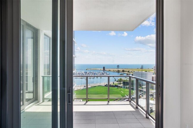 Building Photo - 301 1st St S