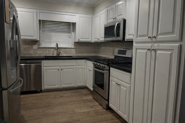 Building Photo - Home for Rent in Lake Forest in Millbrook