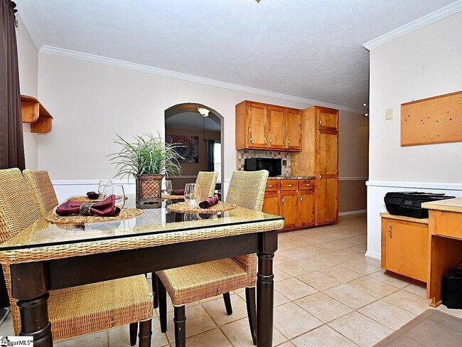 Building Photo - 713 Lindal Ct