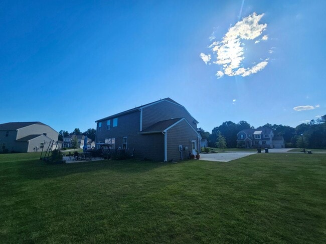 Building Photo - Like New Beautiful home in Wesley Chapel