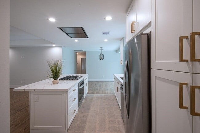 Building Photo - 1135 Stonecrest Dr