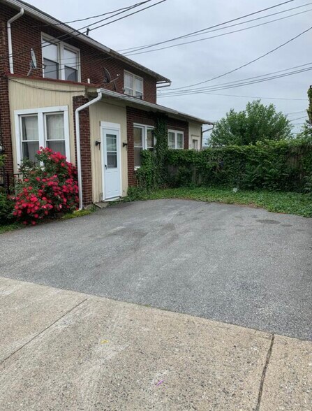 Rear shared parking lot - 724 N 19th St