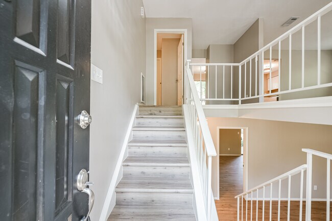 Building Photo - 2051 Oak Shores Dr