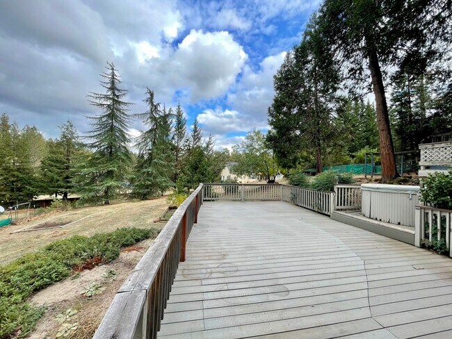 Building Photo - Great family home in Alta Sierra