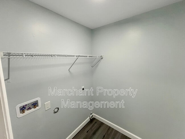 Building Photo - 210 Abigail Ln