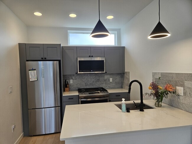 Building Photo - 4610 Woodland Park Ave N