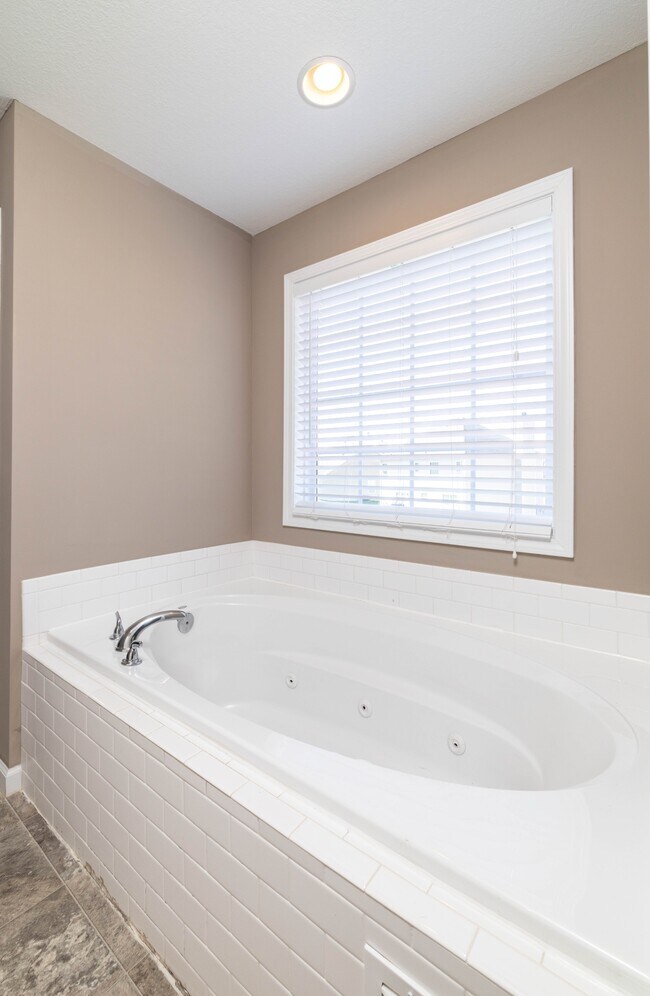 Building Photo - 2715 Honey Hill Rd