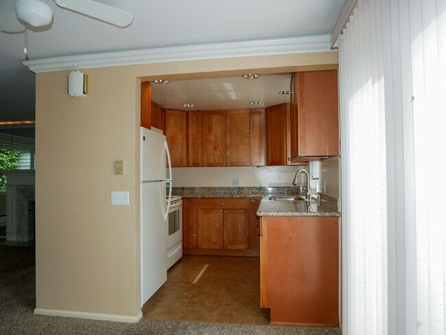 Building Photo - 621 NE 155th St
