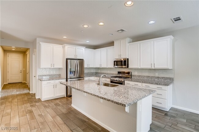 Building Photo - 2517 Bankhurst St