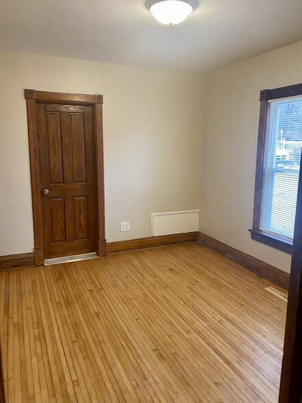 Main Level Bedroom - 436 Glendale St