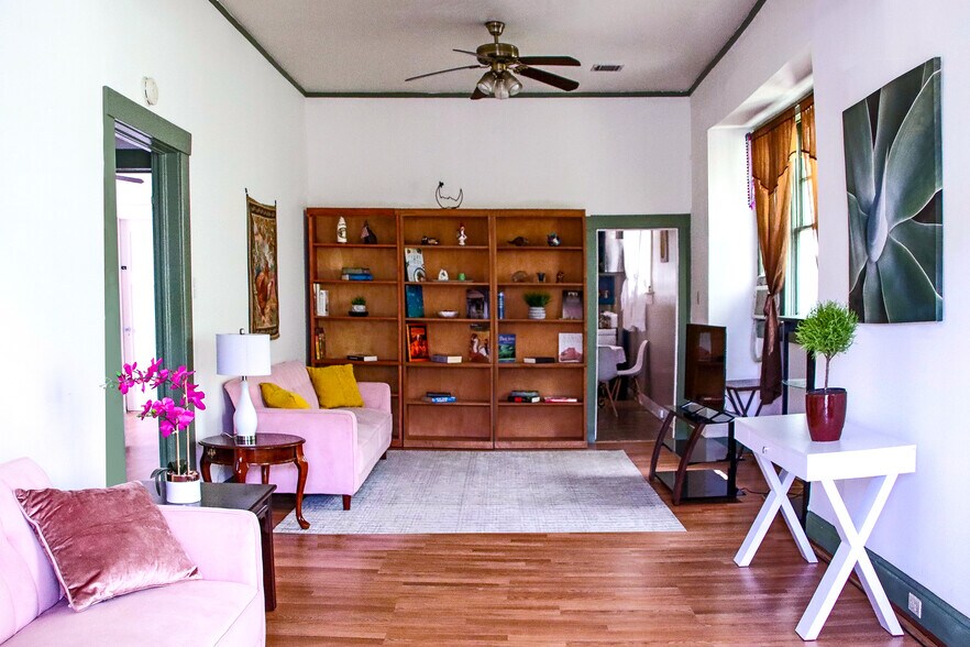 Building Photo - 7814 S Claiborne Ave