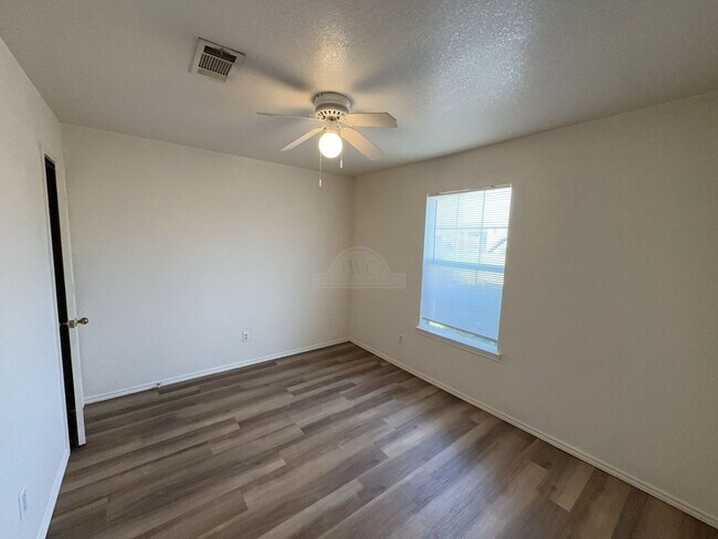 Building Photo - 1709 Spring Rose Cir