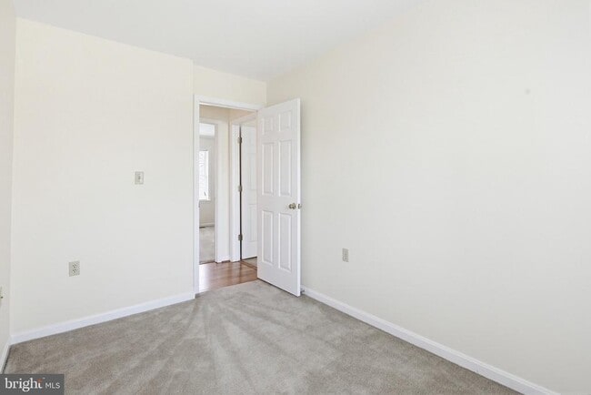 Building Photo - 206 N Towne Ct