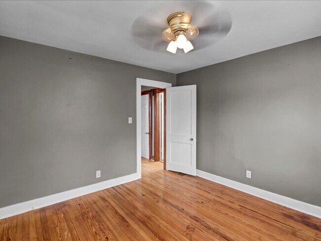 Building Photo - 3220 Grant Ave