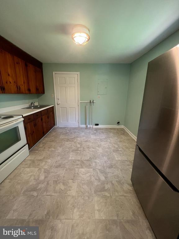 Building Photo - 3520 Loren Dr