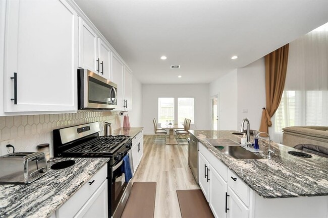 Building Photo - 31515 Avebury Lake Ln