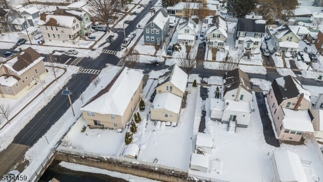 Building Photo - 529 Ainsworth St