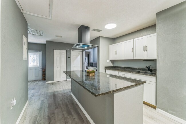 Building Photo - 465 Rio Grande Ln