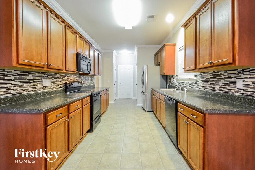 Building Photo - 1072 Pine Valley Dr