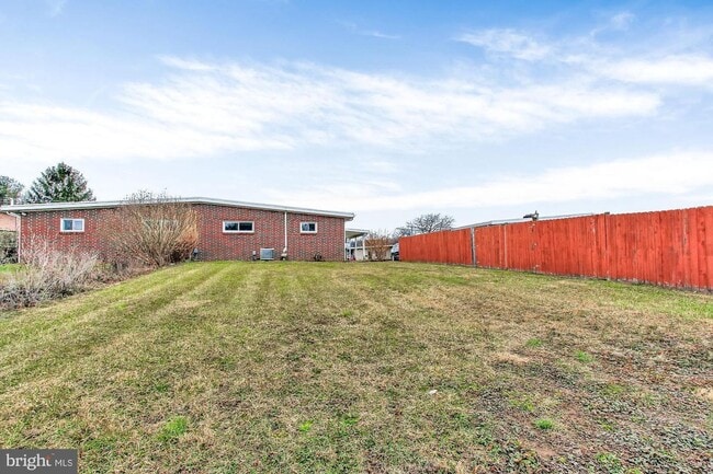 Building Photo - Coming Soon- Beautiful 3 Bedroom, 1 Bath h...