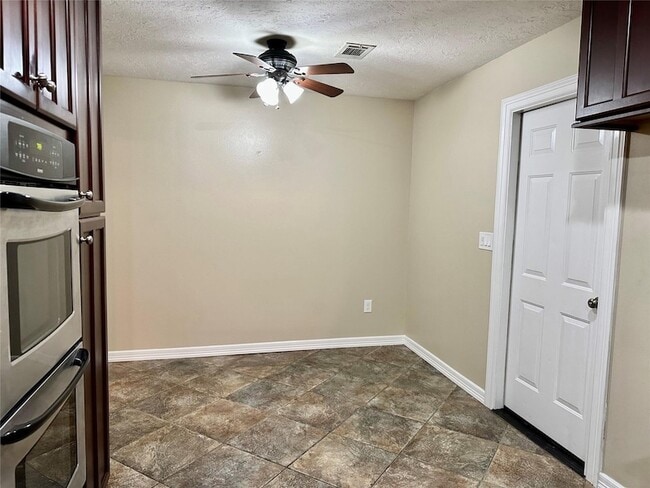 Building Photo - 239 Ridgewood Dr