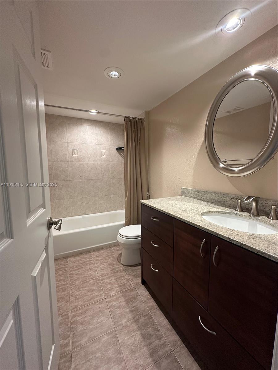 Building Photo - 1526 Whitehall Dr