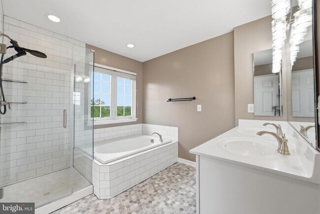 Building Photo - 15058 Danehurst Cir
