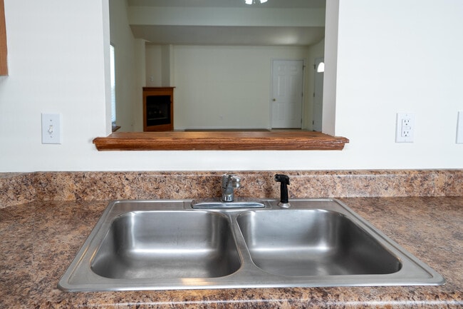 Building Photo - 1704 Juniper Dr