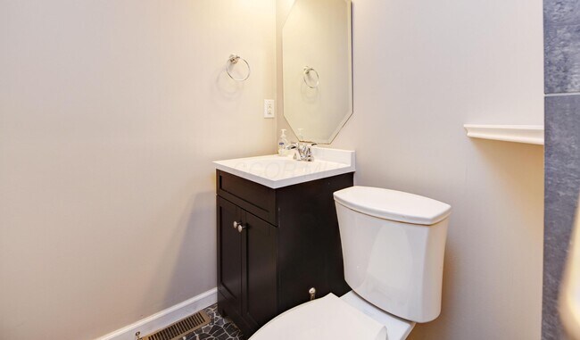 Building Photo - 746 Beech St