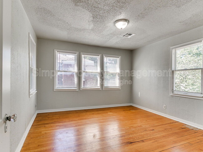 Building Photo - 1841 N Gatewood Ave