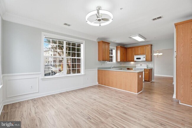 Building Photo - 7871 Rolling Woods Ct