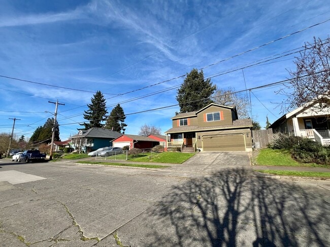 Building Photo - Charming 3-Bedroom/2.5-Bathroom House in the Cathedral Park Neighborhood of St. Johns - See Move-...