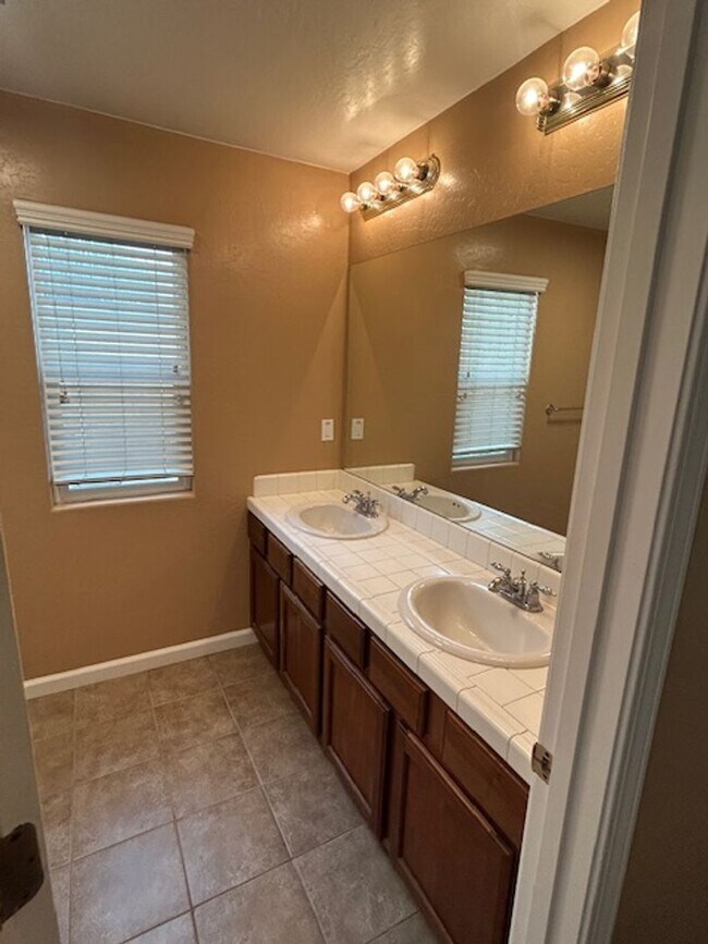 Building Photo - 4 Bedroom 2.5 Bathroom in NW Visalia with a Pool!! Just in Time for Summer!!!