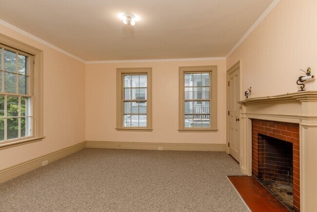 Building Photo - 61 Fox St