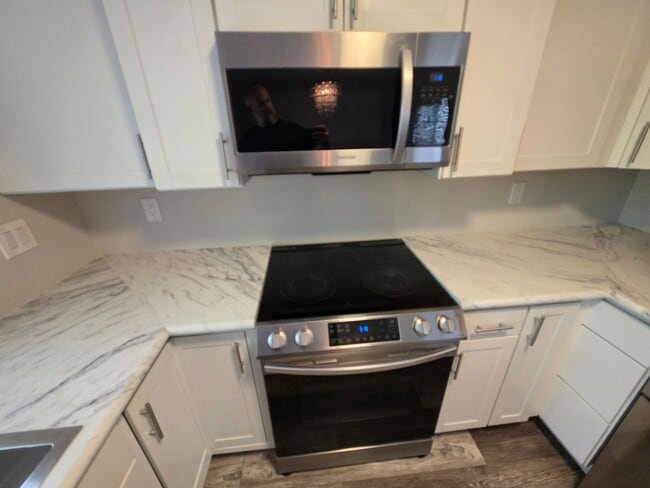 Building Photo - 6094 S Kingston Cir