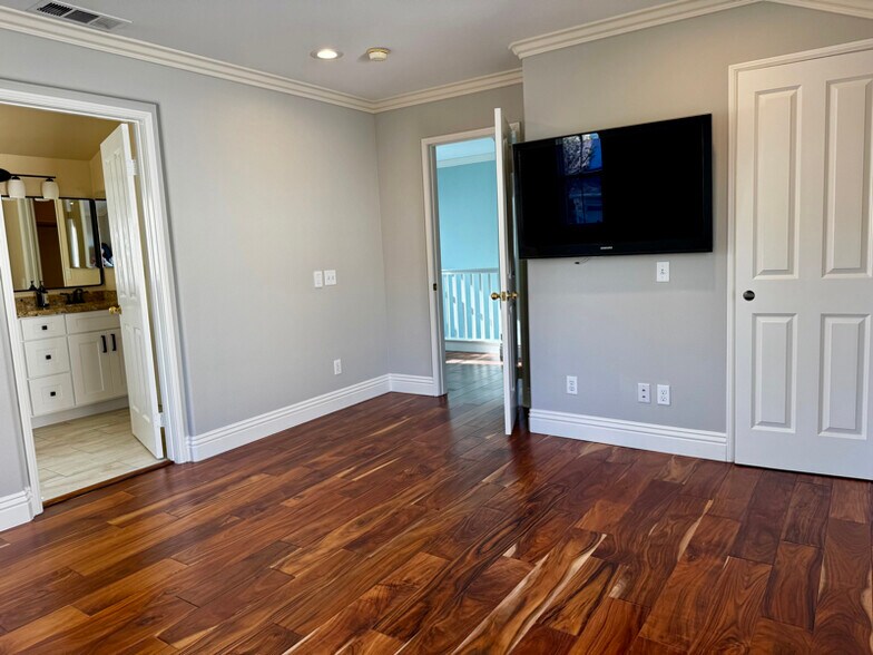 Building Photo - 159 Trellis Ln