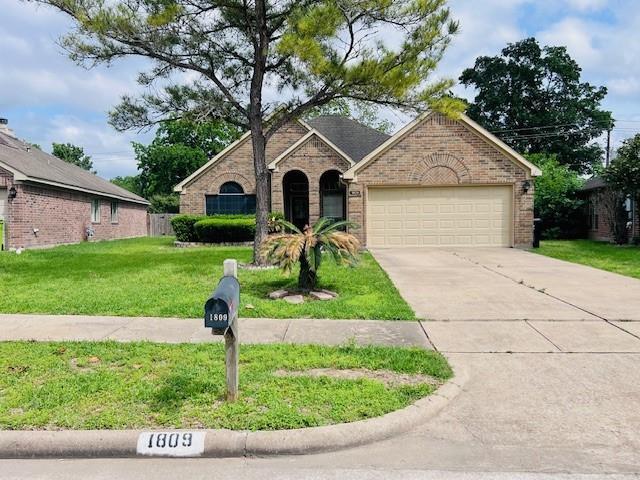 Building Photo - 1809 Village Ct Ln