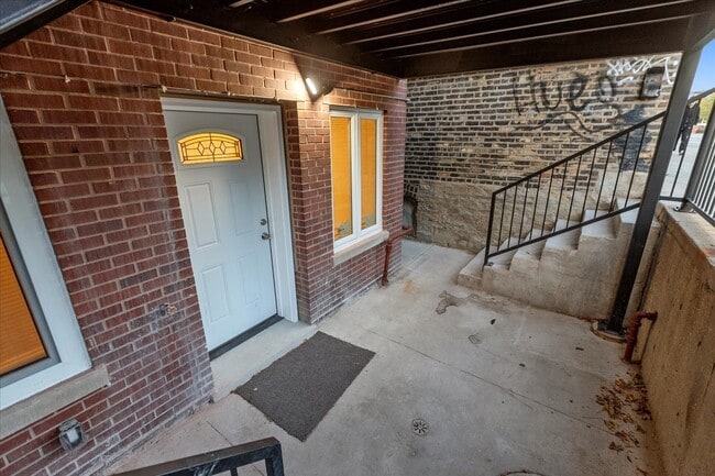 Building Photo - 1313 W Chicago Ave