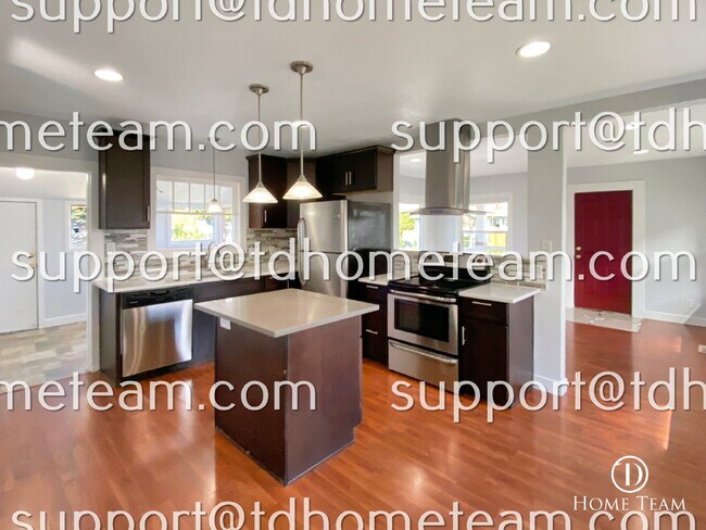 Building Photo - Charming 2-Bedroom Home in Tacoma with Spa...