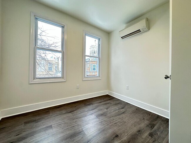 Building Photo - 2407 W Harold St