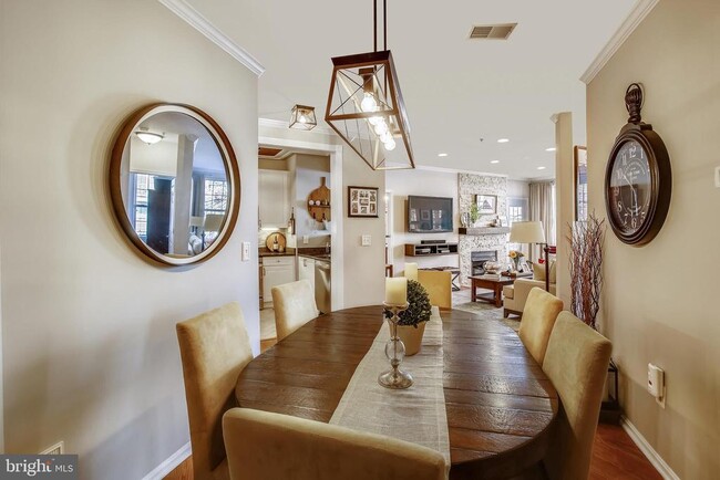 Building Photo - 4951 Brenman Park Dr