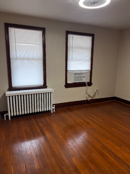 Building Photo - 323 Onyx Ave