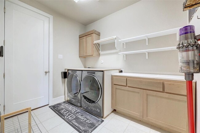 Building Photo - 317 Rock Knl St