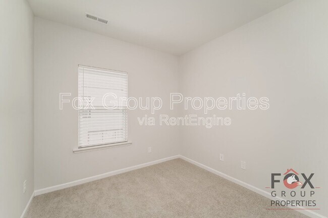 Building Photo - 908 Mary Max Dr