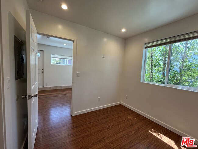 Building Photo - 3901 S Orange Dr