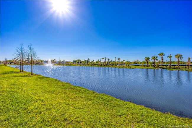 Building Photo - 560 Salisbury Cir