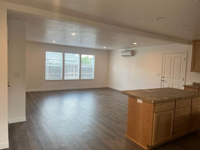 Building Photo - 1106-1108 W 11TH